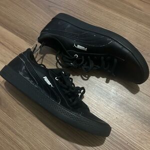 Puma women Classic Black Sneakers